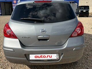 2010 Nissan Tiida I Рестайлинг, серый, 850000 рублей, вид 3
