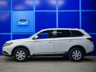 2019 Mitsubishi Outlander III Рестайлинг 3, белый, 2075000 рублей, вид 3