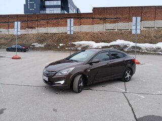 2015 Hyundai Solaris I Рестайлинг, коричневый, 800000 рублей, вид 2
