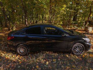 2012 Hyundai Solaris I, чёрный, 890000 рублей, вид 3