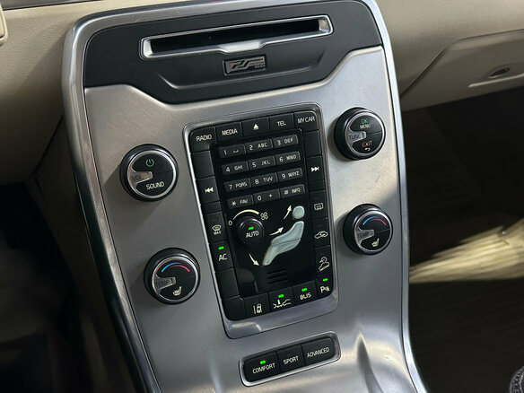 2011 Volvo XC70 II, бежевый, 1440000 рублей - вид 18