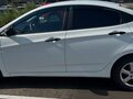 2015 Hyundai Solaris I Рестайлинг, белый, 850000 рублей - вид 2