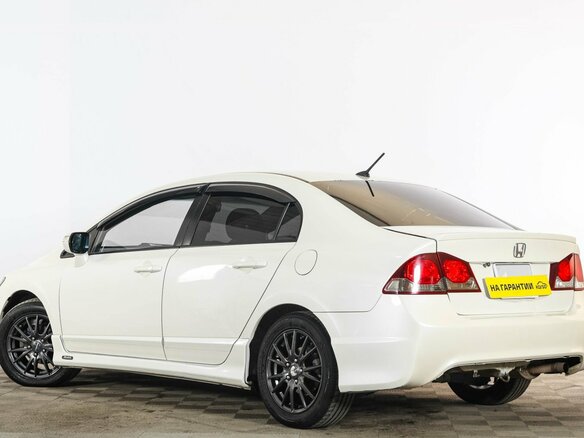 2010 Honda Civic Hybrid VIII Рестайлинг, белый, 899000 рублей - вид 3