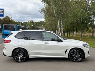 2019 BMW X5 40i IV (G05/G18), белый, 6400000 рублей, вид 4