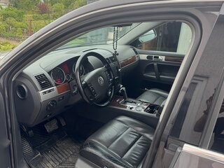 2010 Volkswagen Touareg I Рестайлинг, чёрный, 1350000 рублей, вид 3