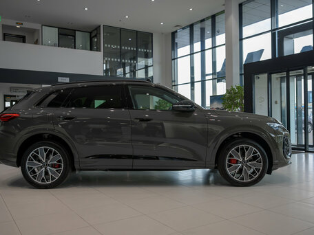 2026 Audi Q5 L III (GU), зелёный, 7540000 рублей, вид 5