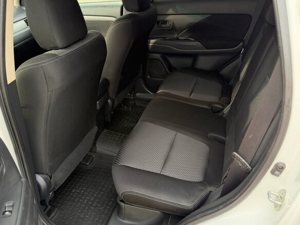 2017 Mitsubishi Outlander III Рестайлинг 2, белый, 1595000 рублей - вид 25