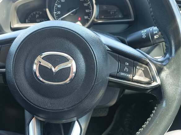 2017 Mazda Axela III Рестайлинг, синий, 1500000 рублей - вид 10