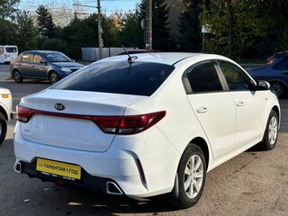 2020 Kia Rio IV Рестайлинг, белый, 1499000 рублей, вид 4