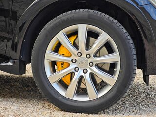 2010 Infiniti QX56 II, чёрный, 2400000 рублей, вид 4