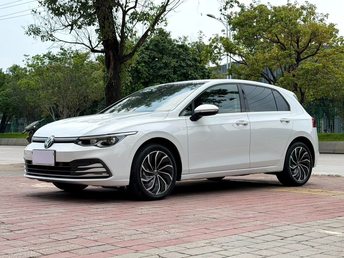 Открыть фотографии: Volkswagen Golf VIII