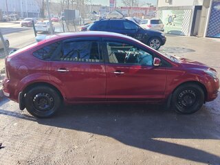 2008 Ford Focus II Рестайлинг, красный, 350000 рублей, вид 3