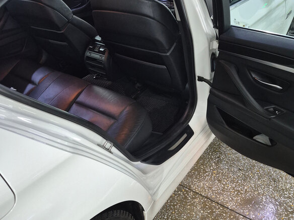 2011 BMW 5 серии 523i VI (F10/F11/F07), белый, 1900000 рублей - вид 12