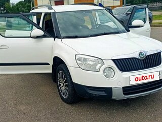 2012 Skoda Yeti I, белый, 700000 рублей, вид 4