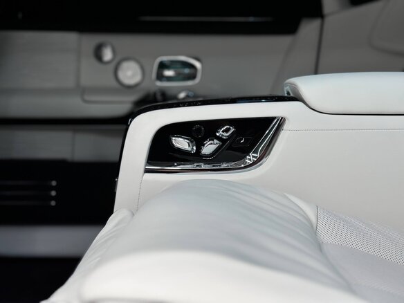 2026 Rolls-Royce Phantom Extended VIII (Series I), чёрный, 87500000 рублей - вид 29