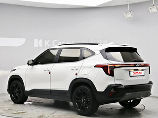 2023 Kia Seltos I Рестайлинг, белый, 2500030 рублей, вид 4