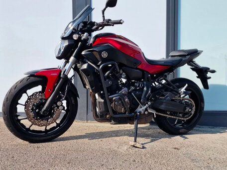 2016 Yamaha MT-07 (FZ-07), красный, 780000 рублей, вид 3