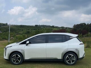 2025 Aion Y Plus 49.75 kWh, белый, 1950000 рублей, вид 3