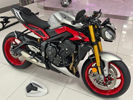 2026 Triumph Street Triple, серый, 1580000 рублей, вид 1