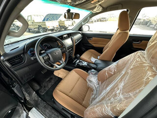2026 Toyota Fortuner II Рестайлинг, белый, 5399000 рублей, вид 4