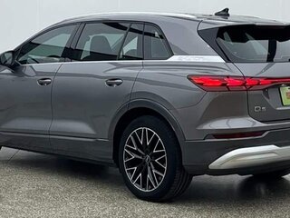 2023 Audi Q5 e-tron 40, серый, 6100000 рублей, вид 4