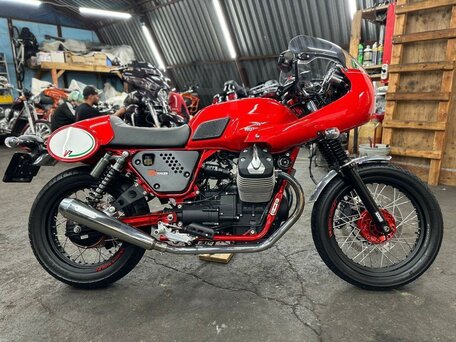 2019 Moto Guzzi V 7, оранжевый, 780000 рублей, вид 3