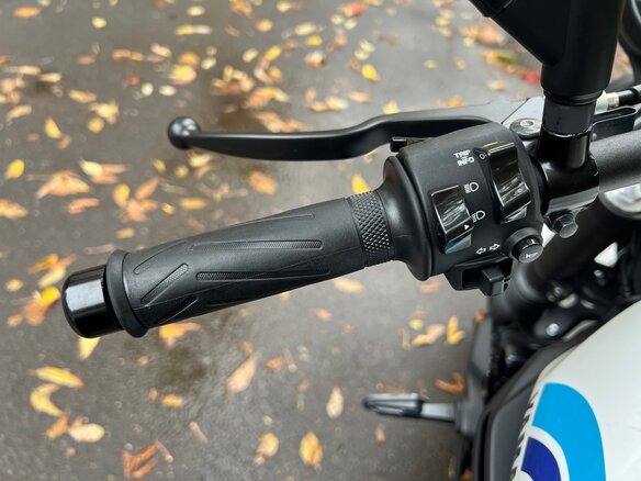2022 Yamaha XSR700, белый, 795000 рублей - вид 16