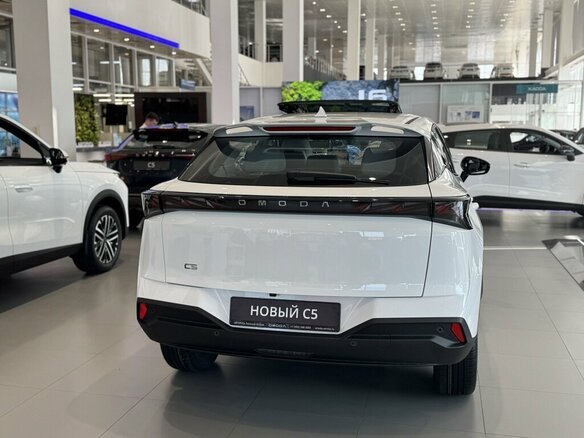 2026 Omoda C5 II, белый - вид 4