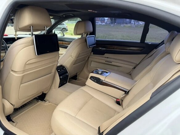 2013 BMW 7 серии Long 740Li xDrive V (F01/F02/F04) Рестайлинг, белый, 2050000 рублей - вид 9
