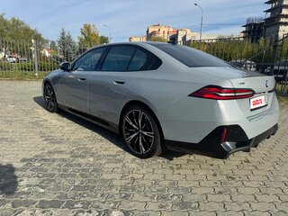 2025 BMW 5 серии 530i xDrive VIII (G60/G61/G68), серый, 7750000 рублей, вид 5