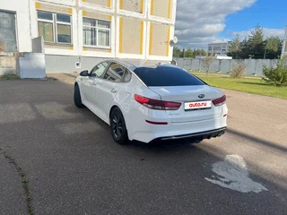 2020 Kia Optima IV Рестайлинг, белый, 1600000 рублей, вид 4