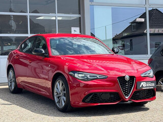 2023 Alfa Romeo Giulia II (952) Рестайлинг 2, красный, 5970000 рублей, вид 1