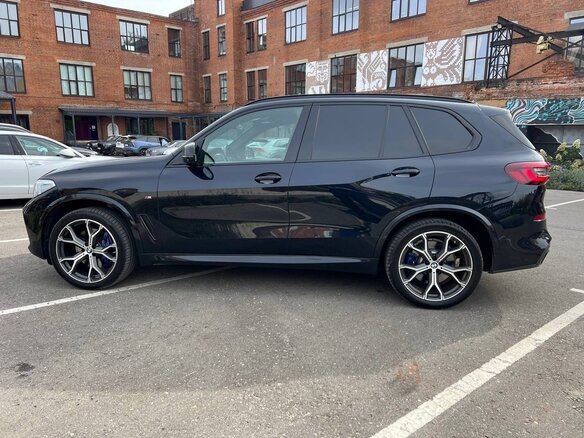 2020 BMW X5 30d IV (G05/G18), чёрный, 8000000 рублей - вид 4