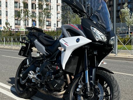2018 Yamaha MT-09 Tracer (FJ-09), серый, 900000 рублей, вид 4