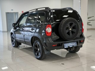 2018 Chevrolet Niva I Рестайлинг, чёрный, 636000 рублей, вид 4