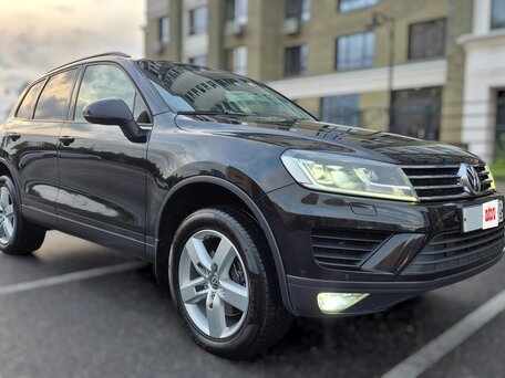 2015 Volkswagen Touareg II Рестайлинг, чёрный, 2100000 рублей, вид 2