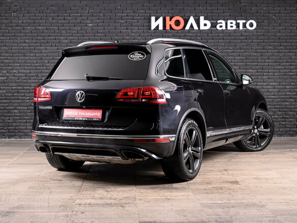 2016 Volkswagen Touareg II Рестайлинг, чёрный - вид 4