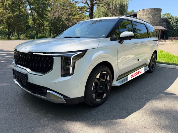 2025 Kia Carnival IV Рестайлинг, белый, 5800000 рублей - вид 3