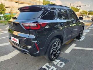 2023 Chevrolet TrailBlazer III Рестайлинг, чёрный, 1390500 рублей, вид 3