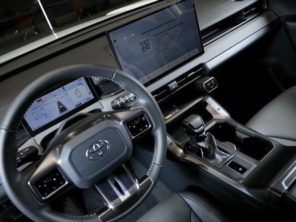 2026 Toyota RAV4 VI (XA60), белый, 4550000 рублей - вид 11