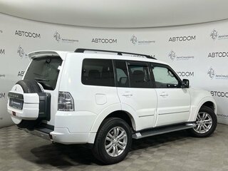 2013 Mitsubishi Pajero IV Рестайлинг 1, белый, 1779900 рублей, вид 2