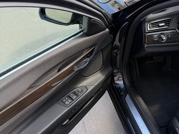 2015 BMW 7 серии Long 750Li xDrive V (F01/F02/F04) Рестайлинг, чёрный, 2869000 рублей - вид 12
