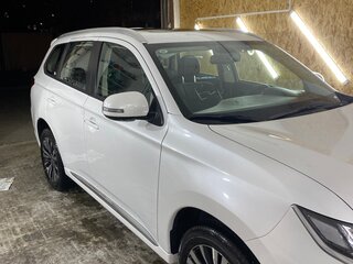 2022 Mitsubishi Outlander III Рестайлинг 3, белый, 2700000 рублей, вид 4