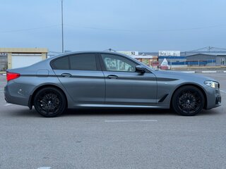 2019 BMW 5 серии 520d xDrive VII (G30/G31/G38), серый, 3597000 рублей, вид 4