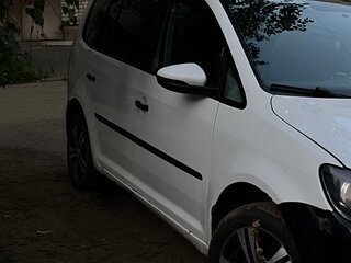 2014 Volkswagen Touran I Рестайлинг 2, белый, 649000 рублей, вид 2