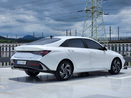 2023 Hyundai Avante VII Рестайлинг, белый, 1792000 рублей, вид 5