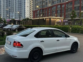 2019 Volkswagen Polo V Рестайлинг, белый, 850000 рублей, вид 3