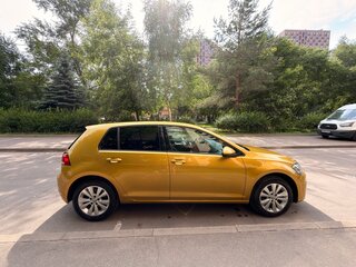 2018 Volkswagen Golf VII Рестайлинг, жёлтый, 1850000 рублей, вид 5