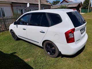 2009 Kia Carens II (UN), белый, 520000 рублей, вид 4