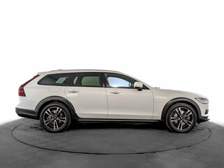 2021 Volvo V90 Cross Country I Рестайлинг, белый, 4330000 рублей, вид 4